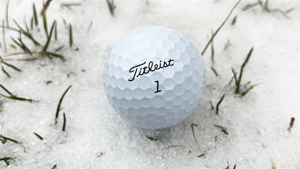 The Best Golf Ball to Use in Cold Weather - Winter Golf - Golf Balls - Team  Titleist